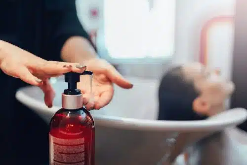 Shampoing bio cheveux secs : la solution pour des cheveux revitalisés