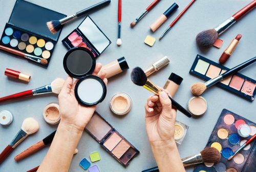 Maquillage pour peaux noires et mates : les tendances à adopter